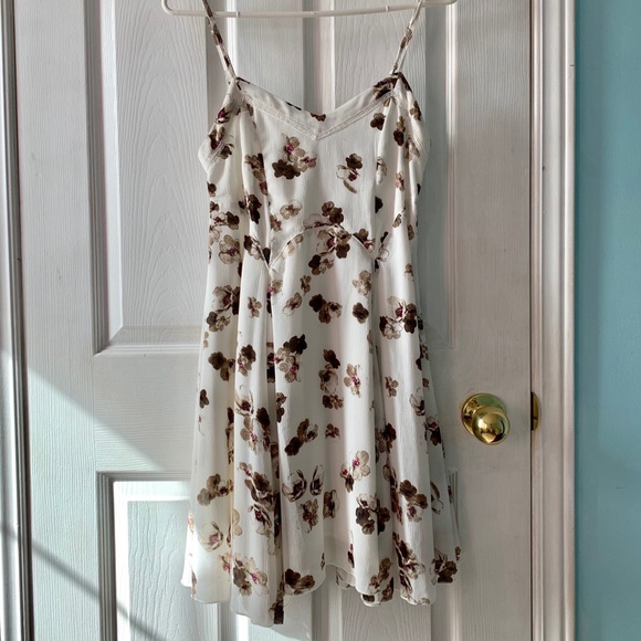 M for Mendocino White Floral Dress - Picture 2 of 2